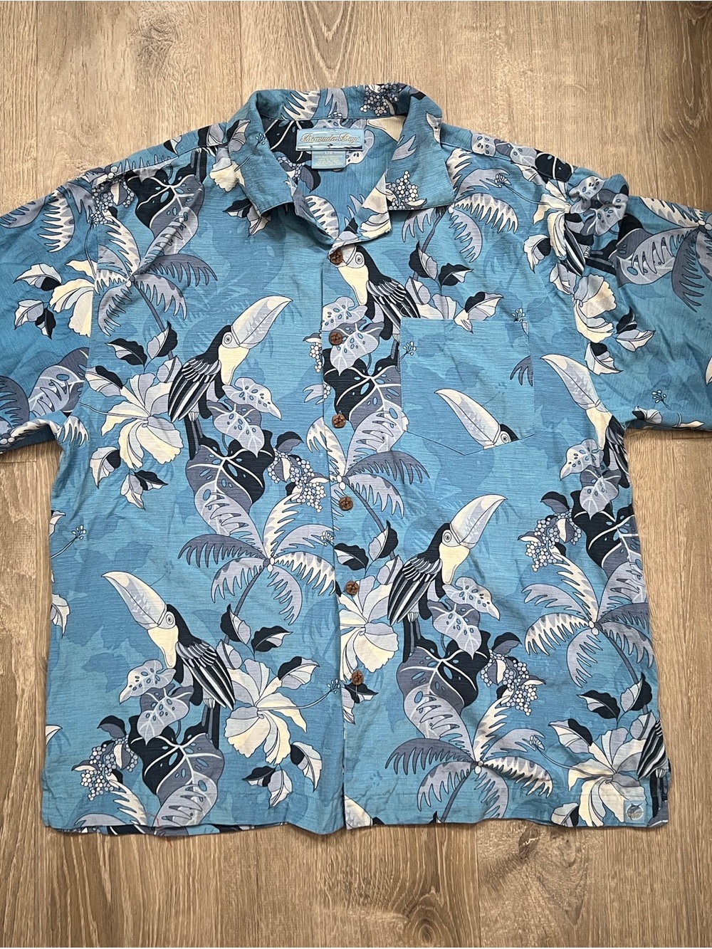 Bermuda Bay 100% Silk Short Sleeve Button Shirt Mens L tropical Hawaiian Parrot